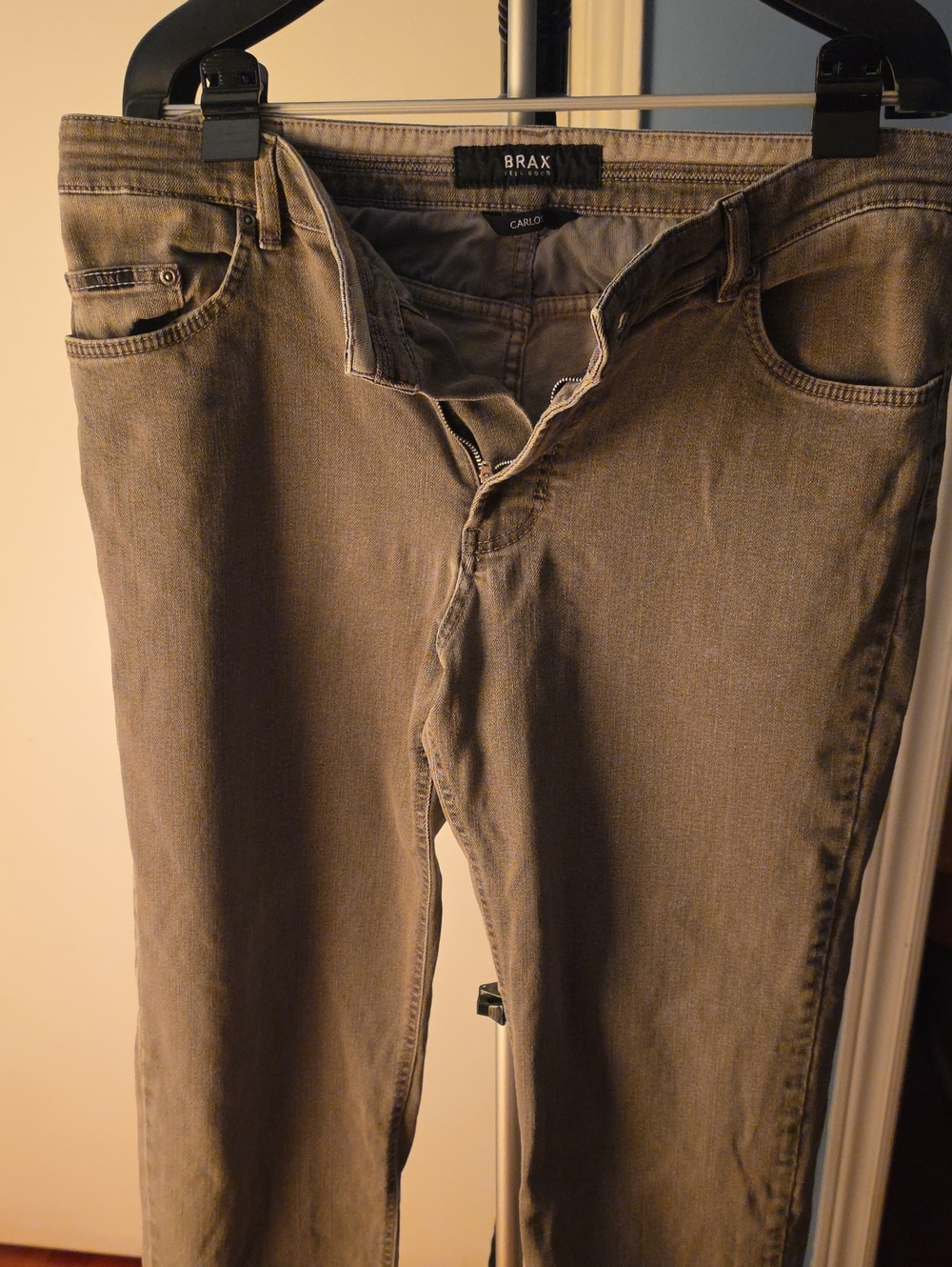 BRAX Men’s Straight Jeans in Neutral Grey